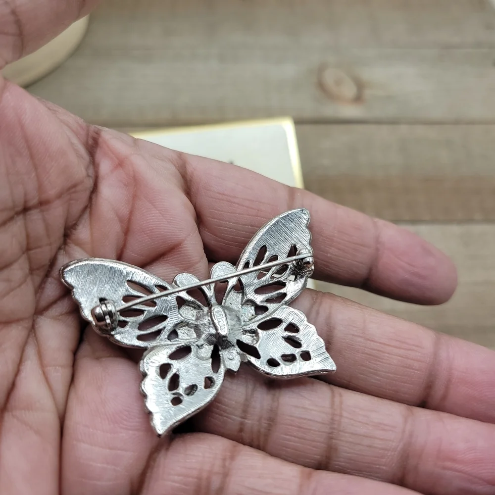 Vintage/Retro Avon Silvertone Butterfly Brooch Pin w/ Faux Pearls